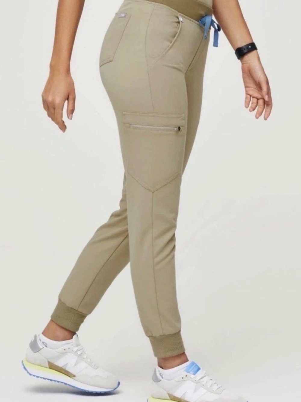 FIGS NWT Zamora 2.0 Scrub Jogger Pants Size S Sandstone